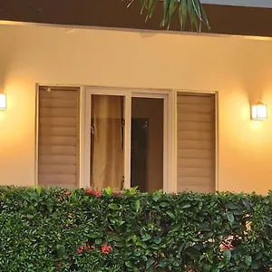 Palms Escape - 3 Bedroom Vacation Holiday home Richmond